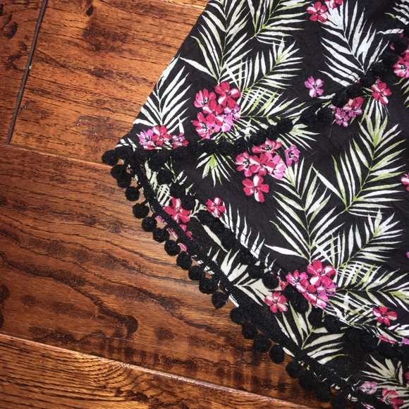 Comfy Floral Shorts - Picture 3 of 4